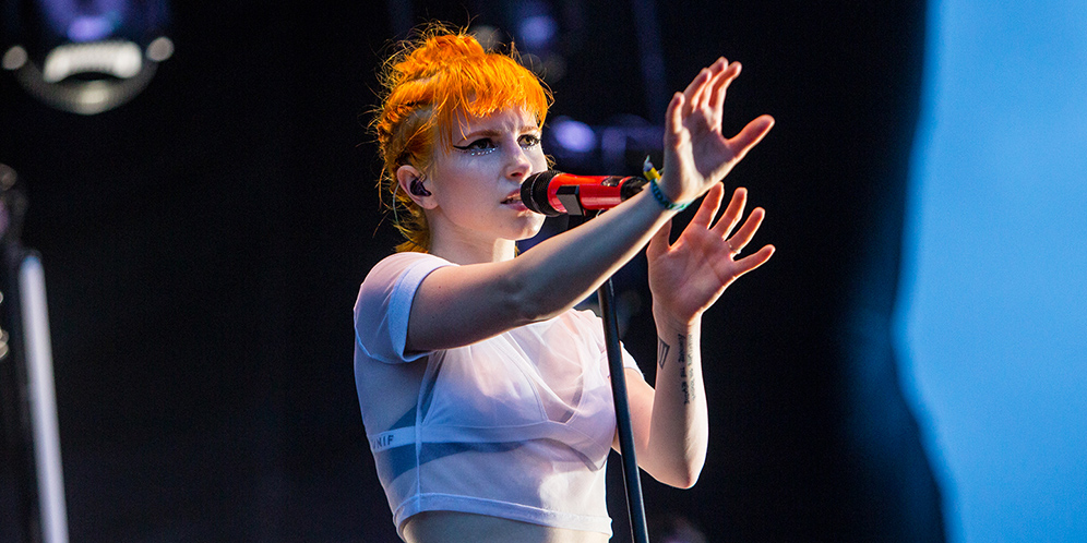 Stop Sebar Hoax! Hayley Williams Masih Hidup!